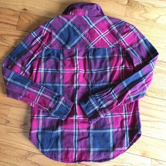 — Abercrombie & Fitch — Stylish ButtonUp Plaid Top - Picture 8 of 9